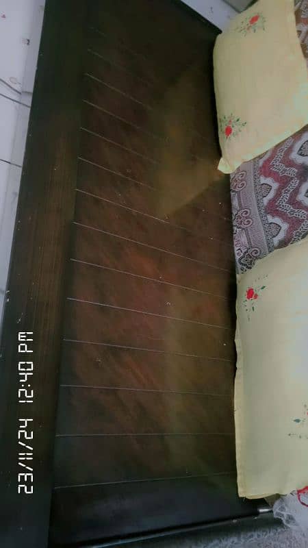 Queen size bed for sale in Pakistan 8