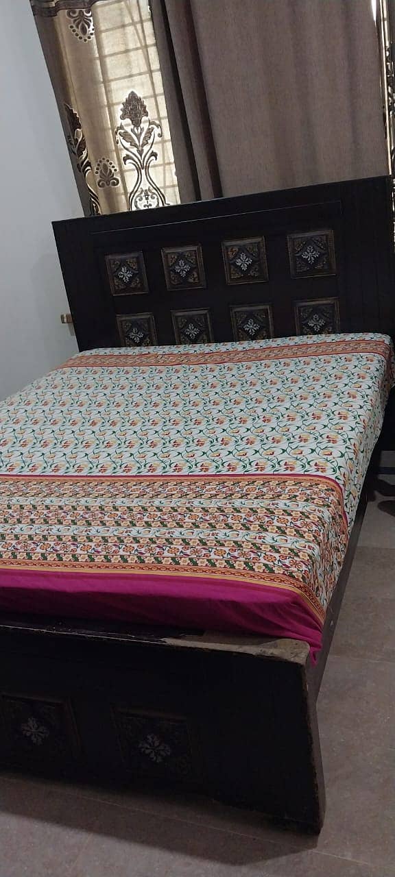 Queen size bed with diamond foam mattress condition 8 /10  located in 1