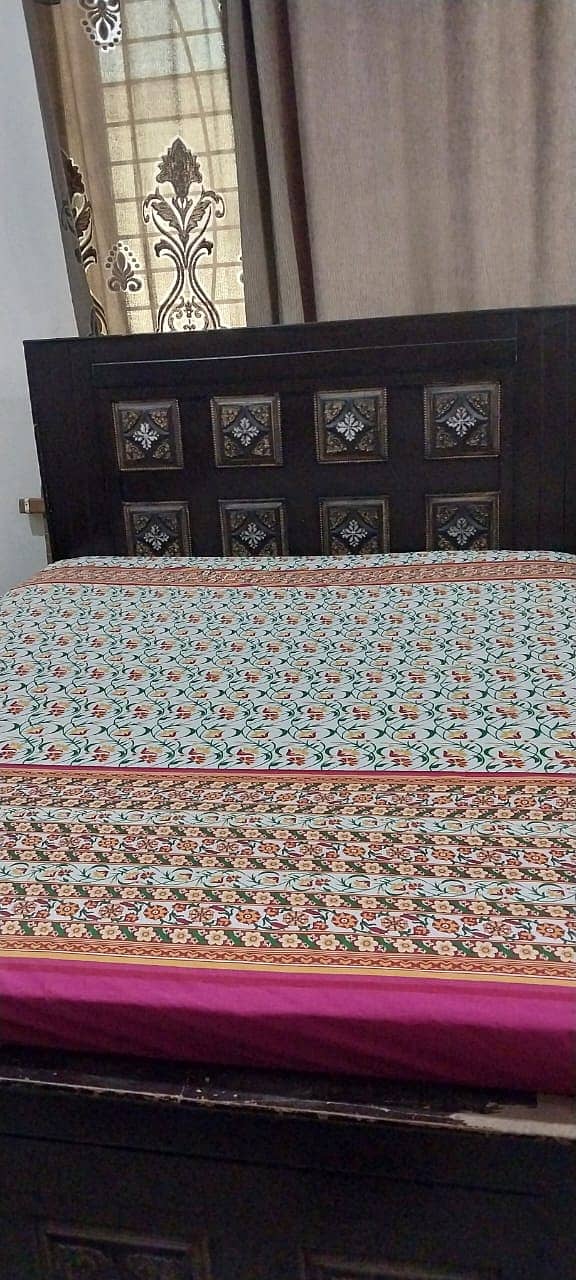 Queen size bed with diamond foam mattress condition 8 /10  located in 2