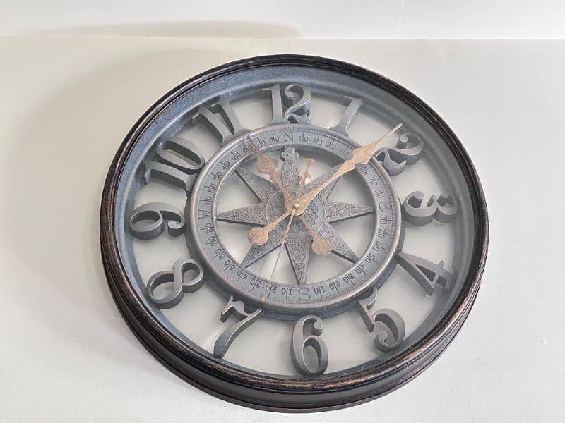 antique clock 0