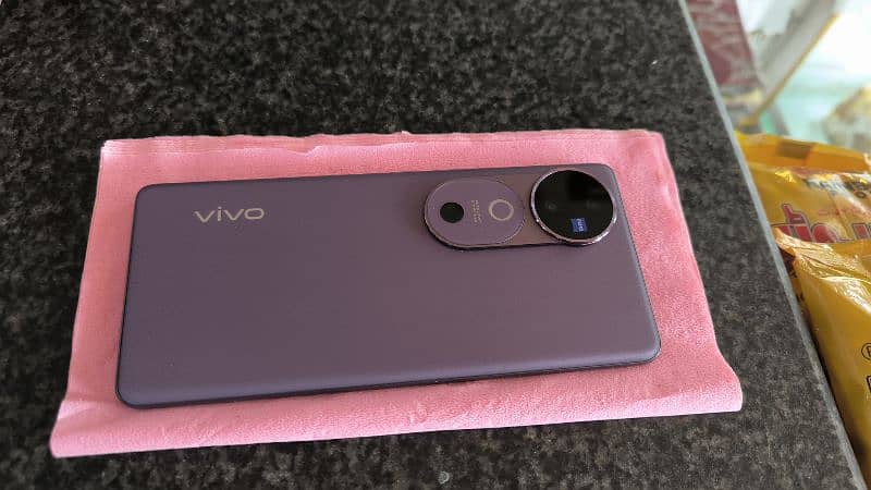 Vivo V40 for sell 1