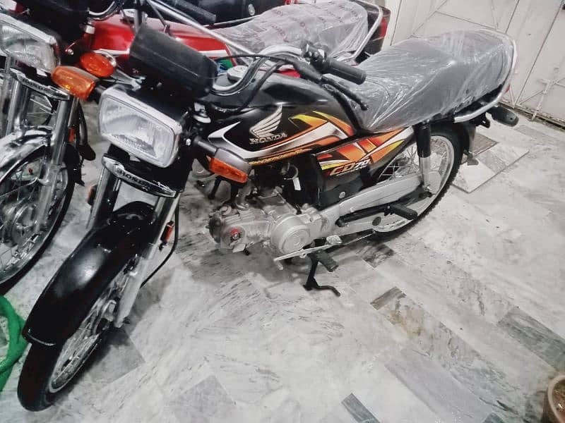 Honda CD 70 2022 3