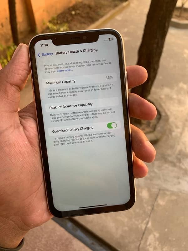 iPhone 11 64GB NON PTA 4