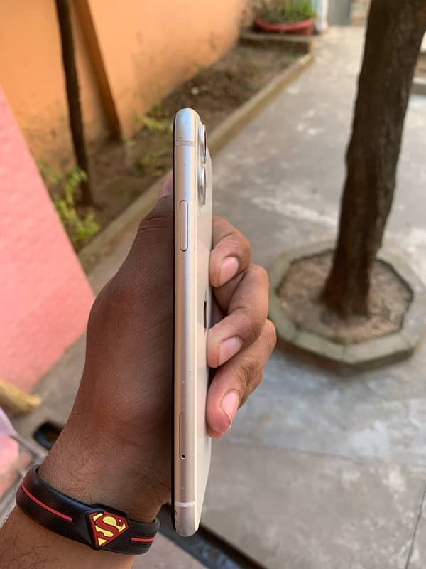 iPhone 11 64GB NON PTA 7