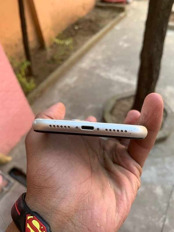 iPhone 11 64GB NON PTA 8