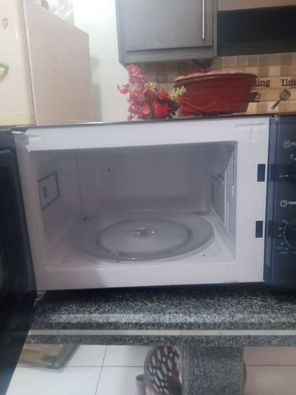 Haier Microwave, Just like new scratch less! 3