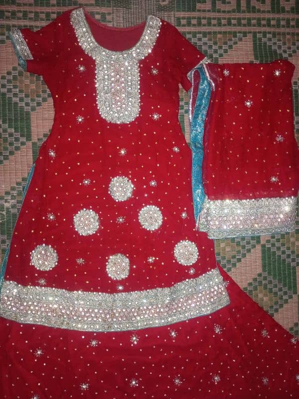 Lhenga kurti for sale hai use main hai kuch moti girh gye hain 6