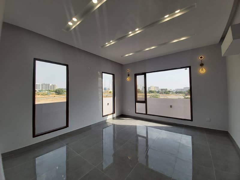 500sq yd Luxury Villa FOR SALE. 2km from Entrance of BTK. 6 Bed DDL 2 Kitchens 20