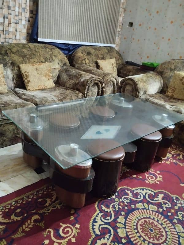 Center table with 4 table stools 4