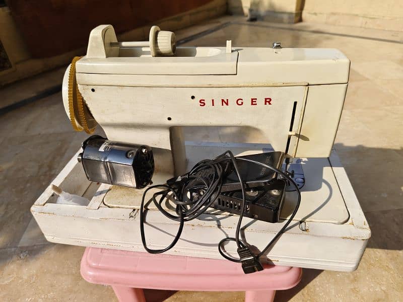 Singer Sewing Machine 4