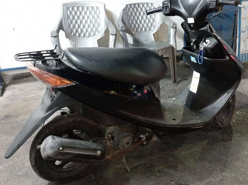 Suzuki V50 Scooter 1