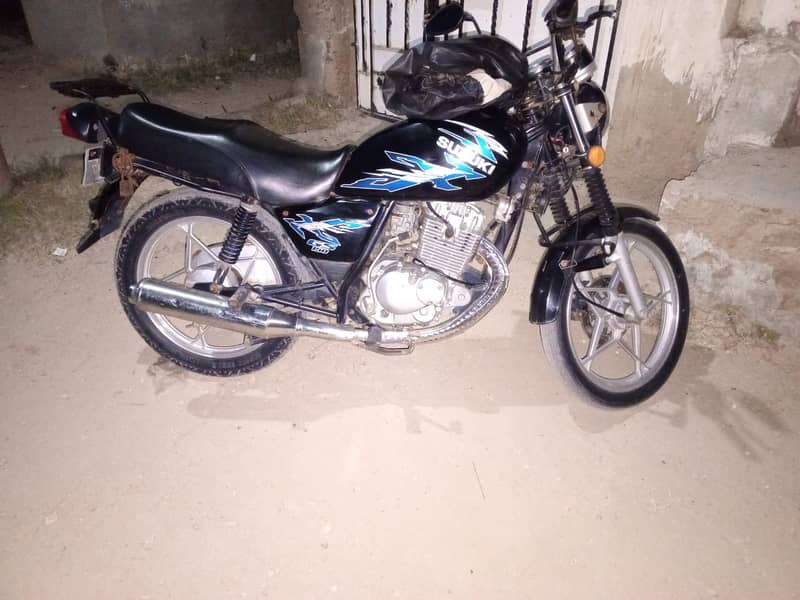 10/10 condition Suzuki 150 bike for sale urgent 1