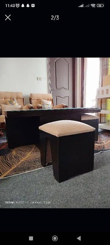 center table with 4 stools 2