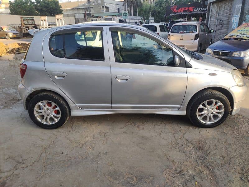 Toyota Vitz 2000 0