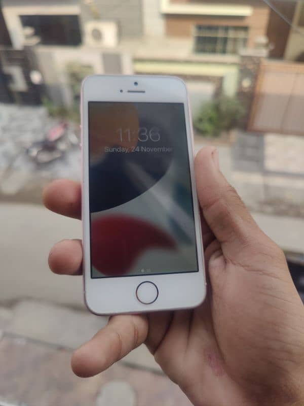 iPhone SE 64gb pta approved 1