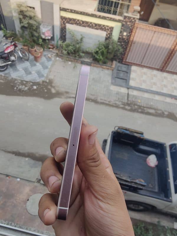 iPhone SE 64gb pta approved 6