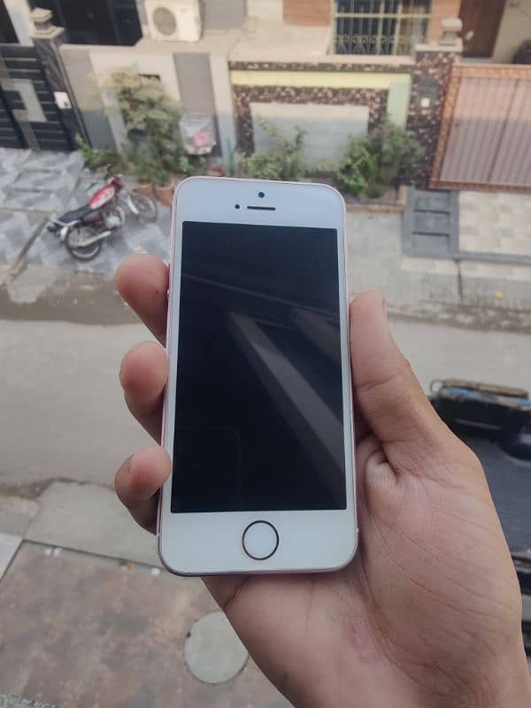 iPhone SE 64gb pta approved 9