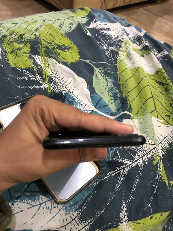 IPhone 7 Plus 128 gb pta approved like new condition 4