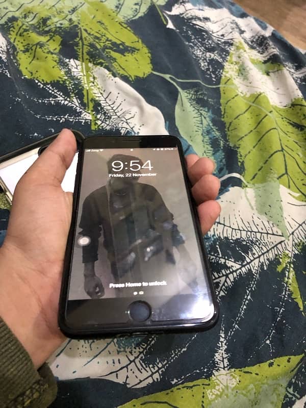 IPhone 7 Plus 128 gb pta approved like new condition 5