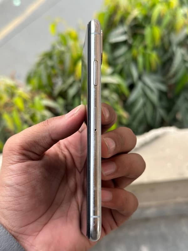 iPhone XS 256gb silver dual sim pta approved 7