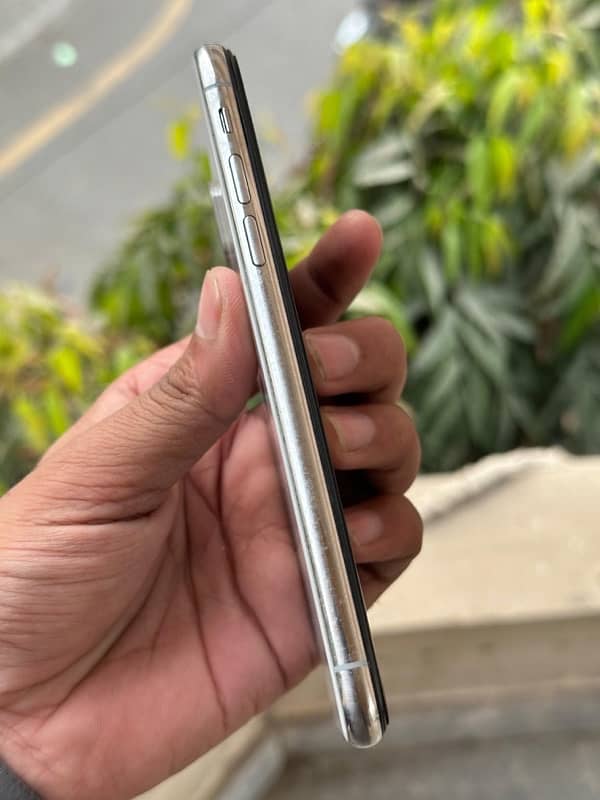 iPhone XS 256gb silver dual sim pta approved 9