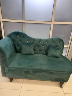 2 seater Velvet sattie