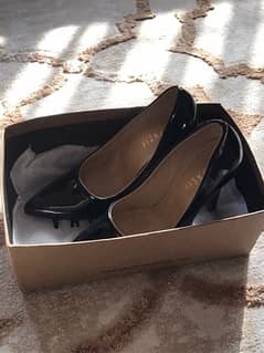 Size 38 Brand new heels Valencia brand