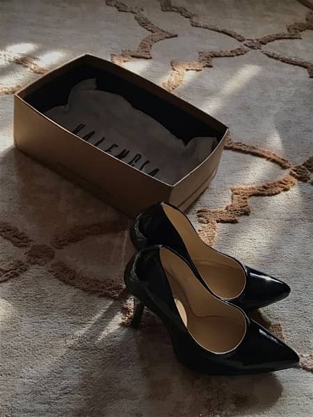 Size 38 Brand new heels Valencia brand 1