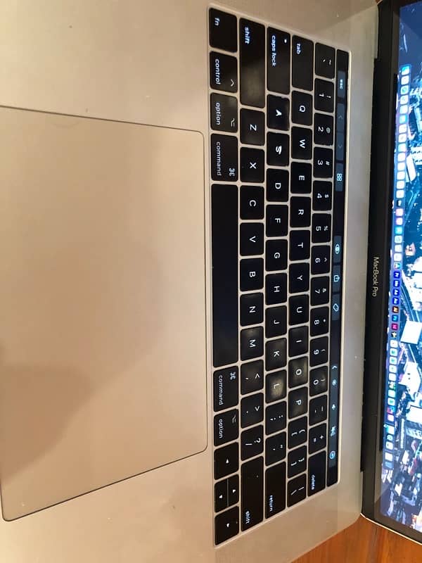 Macbook pro 2017 15 inches touchbar for sale. 5