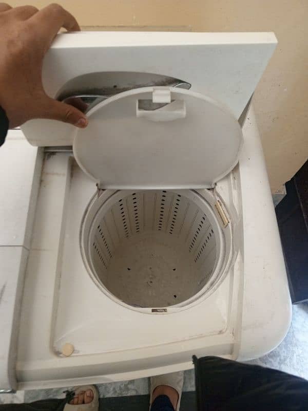 WAVES double tub washing machine and dryer 2