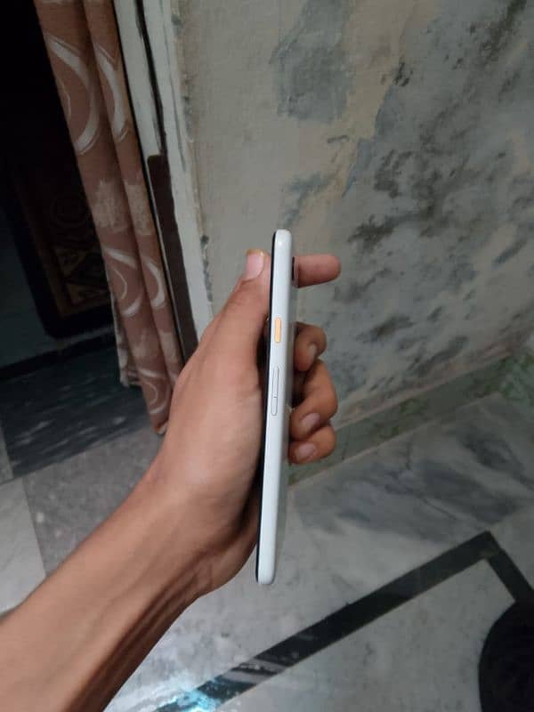 I am selling Google pixel 3A 3