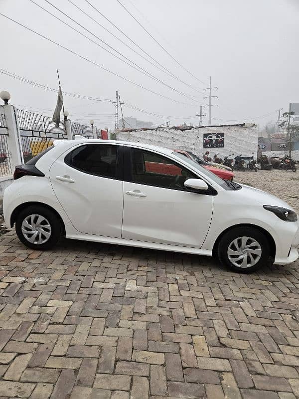 Toyota Yaris 2021 X push start 2