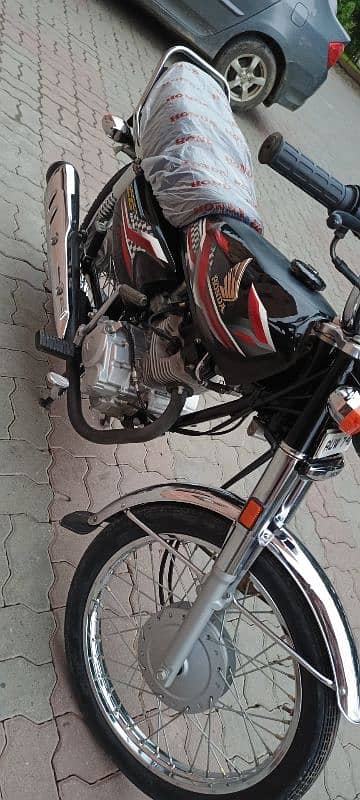 Honda 125 2024 model black color for sale 3