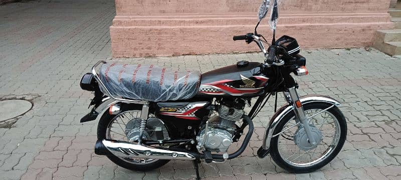 Honda 125 2024 model black color for sale 10