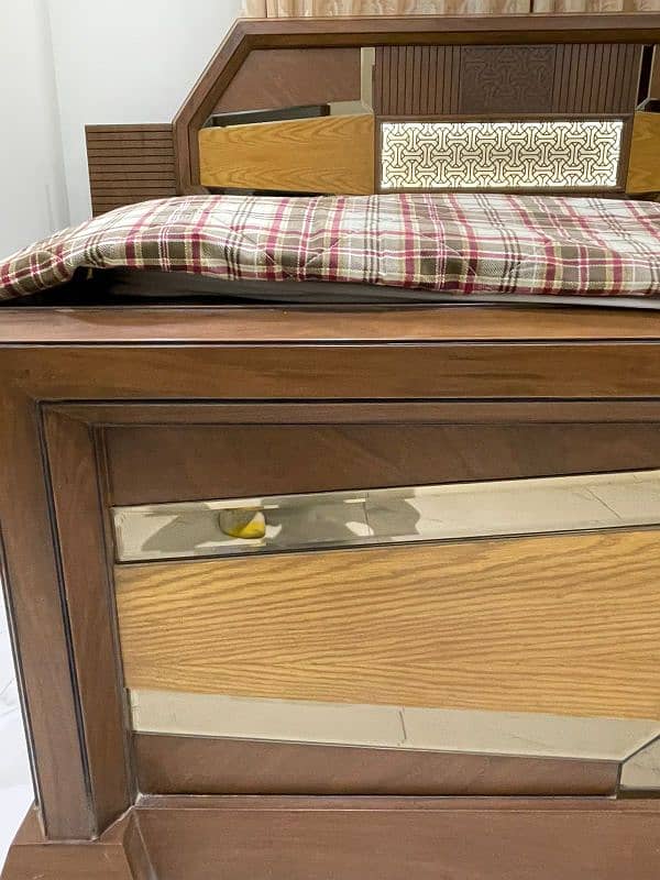 1 month barely used Bedroom set 2 drawers and dressing table 11