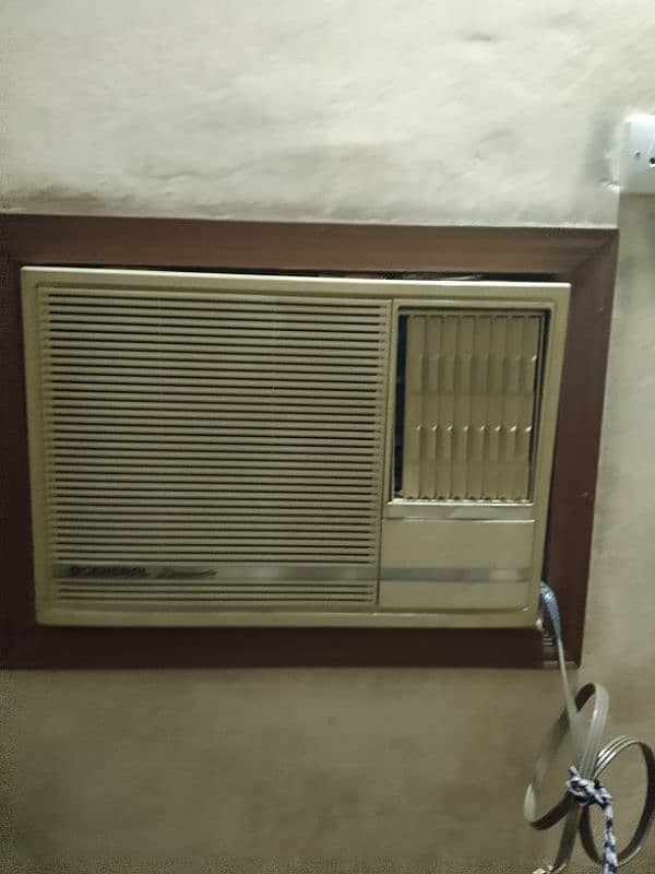 window AC 6