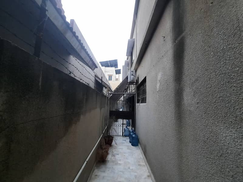 Well Maintain 200 Yds Double Storey Gulshan e Iqbal 13C 2