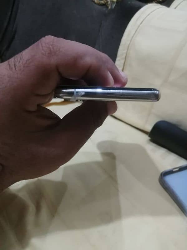 IPhone xs 64gb non pta urgent sal lena wala call kara 3