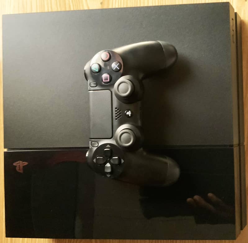 PlayStation 4 (500GB, Black) - Like New | Genuine Deal 0