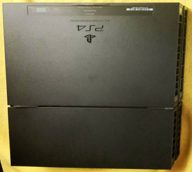 PlayStation 4 (500GB, Black) - Like New | Genuine Deal 3