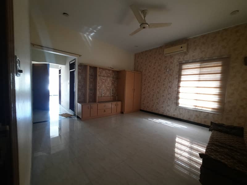 Newly Built 500 Yds Bungalow Gulshan-E-Iqbal Block 4 6