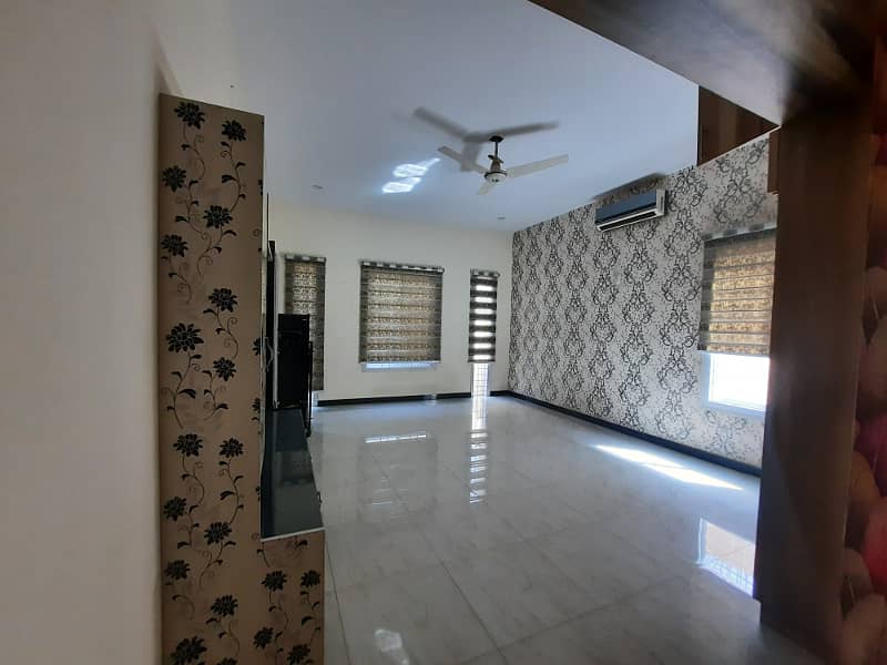 Newly Built 500 Yds Bungalow Gulshan-E-Iqbal Block 4 18