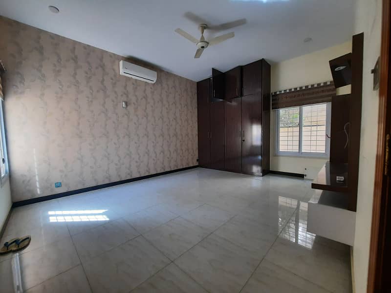 Newly Built 500 Yds Bungalow Gulshan-E-Iqbal Block 4 21