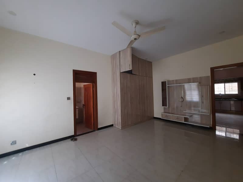 Newly Built 500 Yds Bungalow Gulshan-E-Iqbal Block 4 26