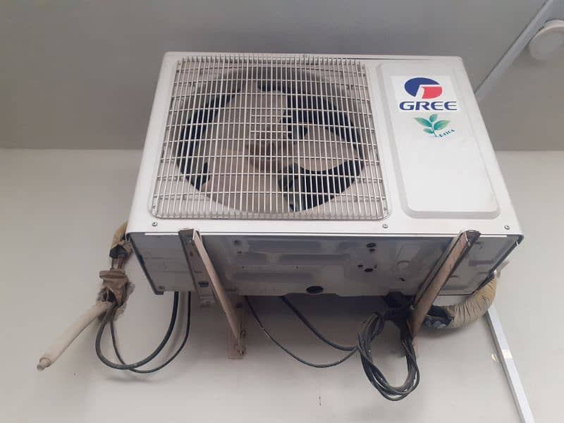 Gree 1.5 ton non inverter AC 4