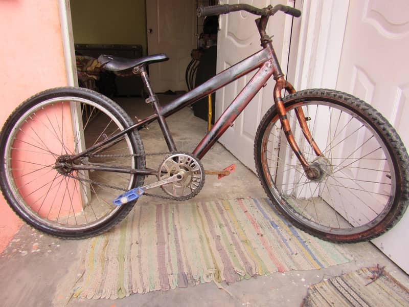 A USED BIICYCLE 26 SIZE 6