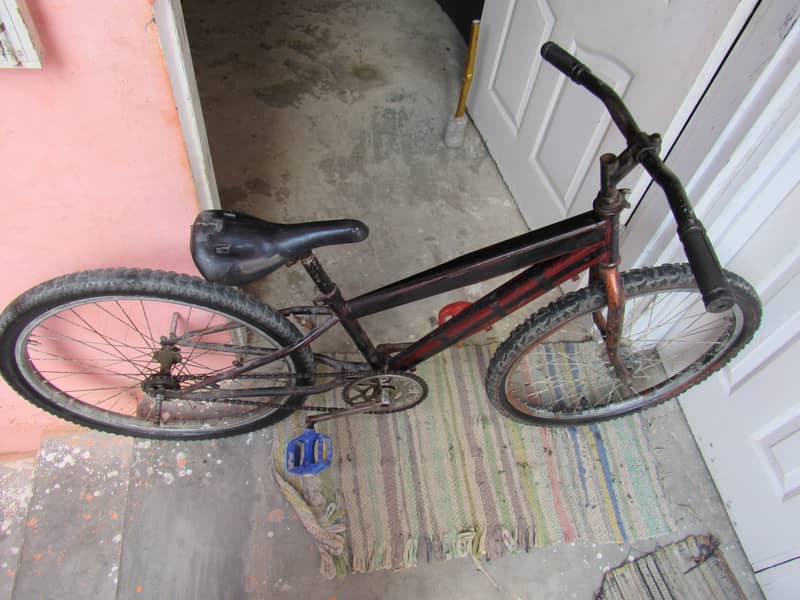 A USED BIICYCLE 26 SIZE 8