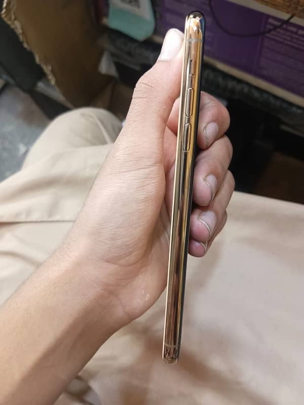 iphone 11 pro max 4