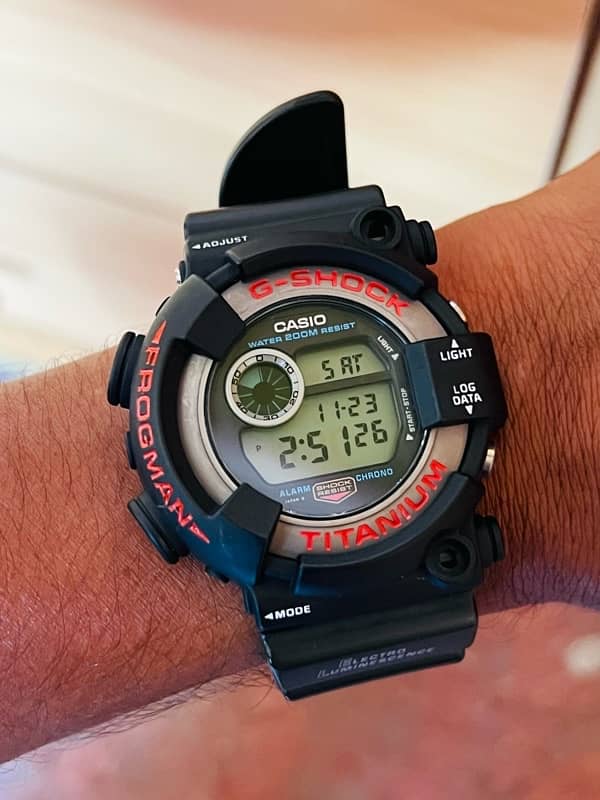 Casio G-Shock DW-8200-1A Frogman 1