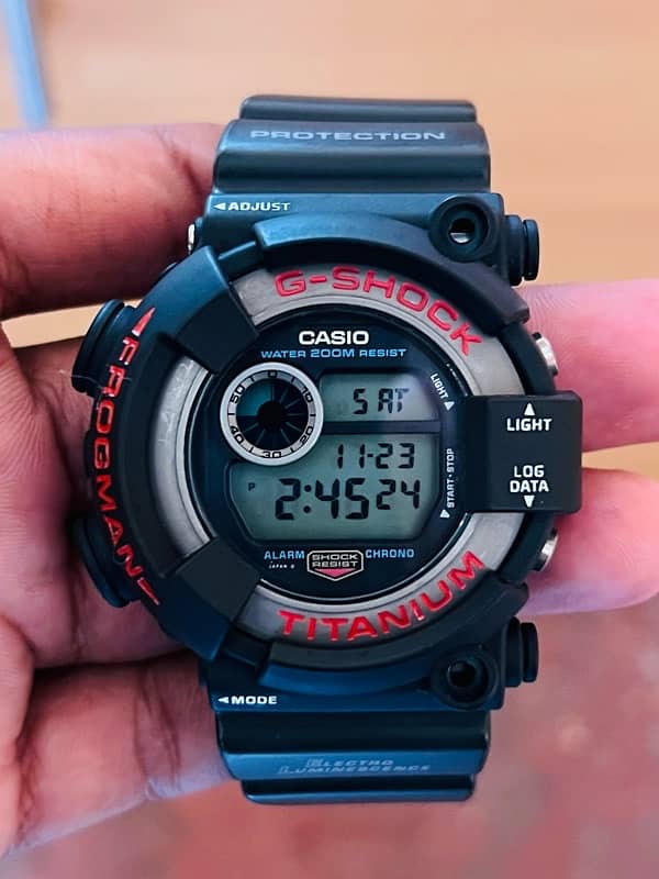 Casio G-Shock DW-8200-1A Frogman 4